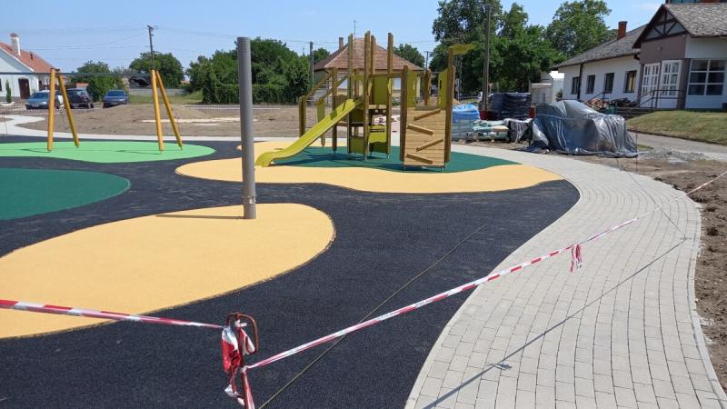 Esésvédő öntött gumiburkolat kivitelezése